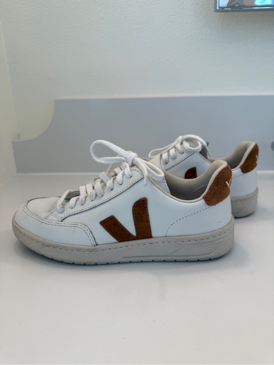 Veja Shoes - White Sneakers with Brown Suede Accents